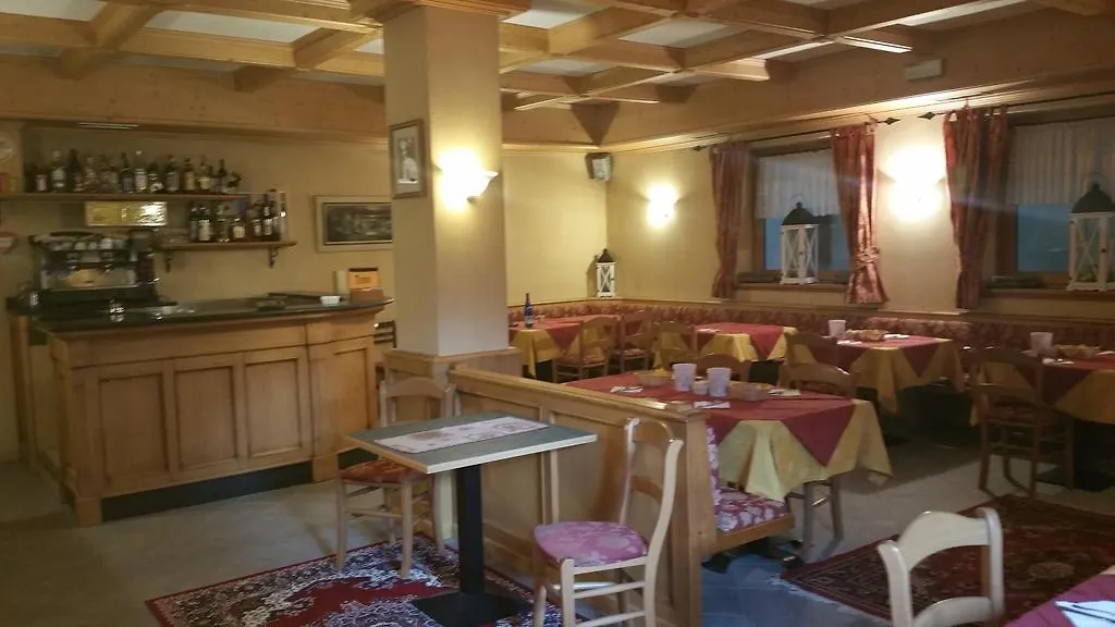 فندق مبيت وإفطار ليفينو Garni Baita Cecilia